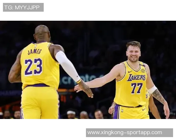 全明星球迷投票次轮揭晓东契奇领衔票王字母哥东部第一詹姆斯西部第八