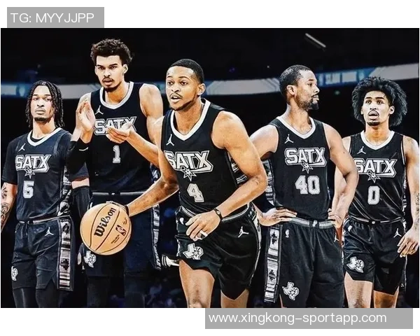 文班谈球队战术多样性认为马刺的纯粹篮球更符合战术本质与发展方向