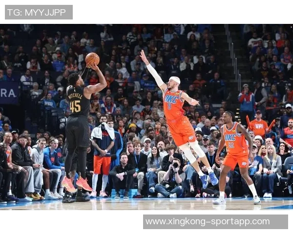 米切尔短暂出场表现平平18分钟内仅得7分助攻两次