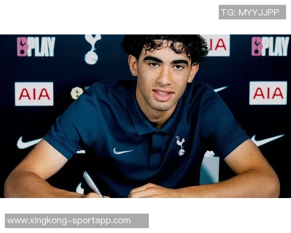 热刺宣布17岁中场巴内特正式签署首份职业合同开启职业生涯新篇章